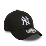 Gorro New Era modelo 9FORTY, color negro, con el logo de los New York Yankees bordado en blanco en el frente. Presenta visera curva y ajuste trasero.