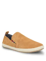 Alpargata Hush Puppies de gamuza color mostaza, con suela de yute trenzado y detalle de elástico lateral con diseño multicolor. Cuenta con forro interior de algodón orgánico.