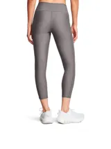 Calza deportiva Under Armour de color gris melange, con diseño ajustado de tiro alto, largo por encima del tobillo y bolsillos laterales. Incorpora la tecnología HeatGear para mayor comodidad y absorción del sudor.