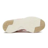 Championes Asics modelo Streetwise, color rosado con detalles en tono tostado y blanco, con cordones rosados y el logo de la marca en los laterales.
