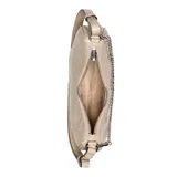 Bolso tipo media luna (hobo bag) de ecocuero brillante color marfil, con diseño acolchado en forma de rombos. Posee una correa larga ajustable de material sintético negro y una cadena metálica plateada decorativa que cruza el frente.