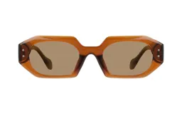 Lentes de sol con marco geométrico color caramelo y lentes marrones.