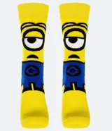 Par de medias de caña alta amarillas con estampado de un Minion.