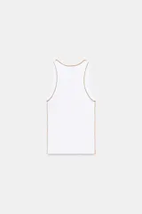 Musculosa de algodón color blanco con cuello redondo amplio y sisas. Cuenta con detalles de ribetes dorados brillantes en el escote, tirantes y costuras laterales.