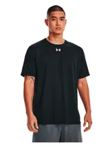 Remera deportiva Under Armour de manga corta, confeccionada en tejido Tech ultrasuave de secado rápido. Presenta un diseño liso en color negro con el logo de la marca estampado en el centro del pecho.