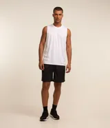 Musculosa deportiva blanca Get Over de corte regular, con cuello redondo, confeccionada en 100% poliéster.