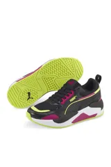 Championes deportivos Puma X-Ray color negro con detalles en fucsia, amarillo lima y blanco, con suela verde lima y diseño de malla y material sintético.