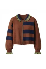 Cardigan de tejido de punto con diseño a rayas horizontales en tonos marrón y azul marino. Presenta cierre frontal con doble cursor, cuello tipo polo con detalles en hilo metalizado dorado y puños con el mismo acabado brillante.