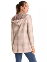 Cardigan abierto con capucha, confeccionado en tejido de punto con estampado de cuadros. Presenta mangas largas y dos bolsillos frontales aplicados.