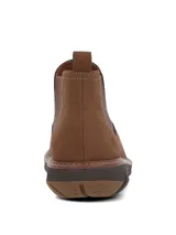 Bota tipo Chelsea de cuero color marrón, con paneles elásticos laterales y suela tecnológica Spinal Flex de EVA y goma para mayor amortiguación y soporte.