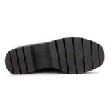 Mocasines de cuero sintético color negro con suela track de plataforma dentada.