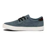 Championes acordonados color jean, con suela blanca y detalle de etiqueta con logo en la lengüeta.