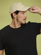 Gorro tipo visera de algodón color gris, con logo bordado en el frente.