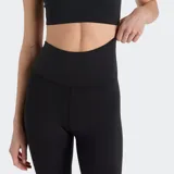 Calza deportiva New Balance Define High Rise Legging 25, color negro, de tiro alto y confeccionada con tecnología NB DRY para secado rápido.