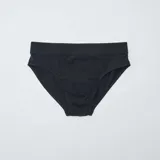 Pack de siete slips negros de punto con cintura elástica.