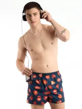 Bóxer de algodón blanco con estampado de flores pequeñas color celeste, con cintura elástica y logo de la marca en el centro.