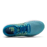 Championes de running New Balance modelo 1080 para mujer, color turquesa con detalles en blanco y verde.
