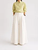 Pantalón wide leg de lino natural color blanco, de tiro alto con pinzas en la parte delantera y bolsillos laterales.