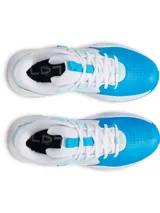 Championes de básquetbol Under Armour modelo Lockdown 7, con diseño en combinación de blanco y azul. Presentan una parte superior de malla transpirable con refuerzos de cuero sintético, entresuela de EVA para mayor amortiguación y suela de caucho con patrón de espiga para un agarre óptimo en la cancha.
