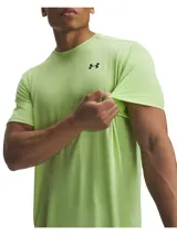 Remera deportiva Under Armour Tech Vent SS de color verde lima, de manga corta, con cuello redondo y el logotipo de la marca estampado en negro en el pecho.