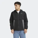 Campera ligera con capucha y cierre frontal, diseño color block en negro, marrón y beige. Cuenta con interior de polar y puños elásticos.