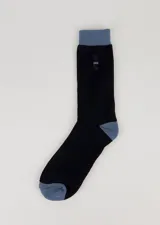 Medias de media caña color negro con puntera, talón y puño en color celeste.