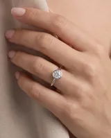 Anillo de plata 925 con piedra circonia redonda engastada en bisel.