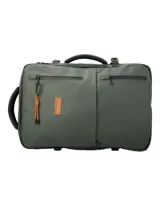 Mochila maletín de diseño versátil en color verde oscuro, confeccionada en poliéster reciclado repelente al agua. Cuenta con tres compartimentos principales con cierre, espacio interior para laptop de 15 pulgadas, múltiples bolsillos frontales con cierre, asa lateral para uso como maletín, correas ajustables y panel trasero acolchado.