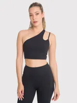 Top deportivo negro de diseño asimétrico con un hombro descubierto, una tira delgada adicional y sujetador integrado con almohadillas removibles.