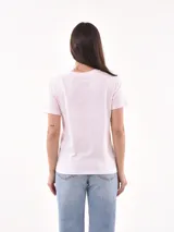 Remera lila con estampado frontal con la frase "Gracias por nada".