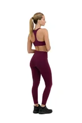 Top deportivo color uva, con escote redondo y espalda deportiva.
