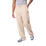 Pantalon recto de lona color beige, con diseño de paneles frontales y cierre de botón.