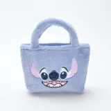 Bolso de mano pequeño, tipo cesta, de material peluche azul claro con el rostro bordado del personaje Stitch de Disney. Posee dos asas cortas de mano.