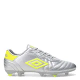 Championes de fútbol Umbro Touch FG, diseñados para césped natural. Presentan un acabado plateado metalizado con detalles en amarillo neón en el logo lateral, talón y tapones. Confeccionados en material sintético resistente con cierre de cordones.