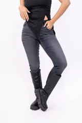 Jean gris oscuro de tiro alto con lycra.