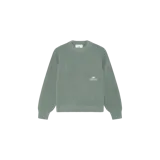 Sweater de punto color verde, con cuello redondo, mangas raglán y pequeño logotipo bordado en el pecho.