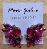 Aros colgantes con forma de flor, con piedras facetadas de diferentes tamaños y colores: verde, marrón, beige y cristal.