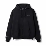 Campera con capucha y cierre frontal completo, color negro, con diseño oversize. Presenta bordado minimalista con la palabra GAINS en el pecho y detalle de texto en la manga.