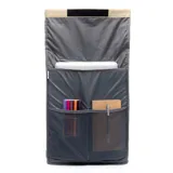 Mochila color beige con cierre superior enrollable, asa de mano negra y correa de ajuste frontal naranja.