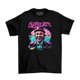 Remera negra de algodón con estampa frontal colorida estilo retro que muestra a Willy Wonka en una piscina con el texto 'Dude, I loooove chocolate'.