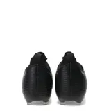 Championes de fútbol Umbro Borel Club HG/FG para hombre, de color negro con diseño de líneas sutiles en el empeine, cordones tono sobre tono, el logo de la marca en el lateral y suela con tapones para césped natural o artificial.