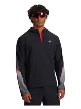 Campera deportiva Under Armour con capucha, confeccionada en tejido impermeable y transpirable con tecnología UA Storm. Presenta cierre frontal completo, bolsillos laterales con cremallera y detalles reflectantes en las mangas con diseño de líneas verticales.