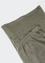 Pantalon wideleg de lino, color verde oliva, con cintura elástica y diseño fluido.