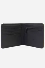 Billetera Ecko plegable de cuero sintético en color marrón con detalle lateral en tela negra y placa metálica frontal con el logo del rinoceronte.
