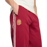Pantalón deportivo Adidas de la selección española de fútbol, color bordó con las icónicas tres tiras blancas laterales y logo del trébol en la pierna. Presenta cintura elástica y escudo de la federación en el frente.