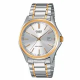 Reloj de pulsera Casio con caja de 28 mm y esfera plateada, con indicadores de hora y manecillas en tono dorado y ventana de calendario a las 3 horas. Presenta una malla de acero inoxidable con eslabones centrales en tono dorado.