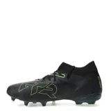 Championes de fútbol Puma Future 8 Match FG/AG, color negro con detalles en verde lima. Diseñados para césped natural y artificial, cuentan con una estructura de cuello elástico y una superficie texturizada para un mejor control del balón.