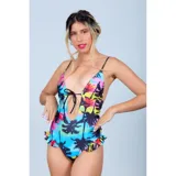 Malla enteriza United Uy modelo Caribe, con estampado tropical de palmeras en tonos vibrantes. Presenta un escote profundo con detalle de lazo frontal, breteles finos y volados en los laterales de la cadera.