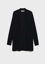 Cardigan de punto fino color negro, con cuello en pico, diseño recto y manga larga. Es una prenda abierta sin cierre, ideal para usar como capa ligera.