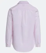 Camisa de vestir slim fit con estampado de cuadros en tonos rosa y blanco, cuello camisero y mangas largas.